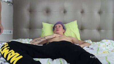 Examination of a patient by fake doctors ended in a threesome - porntry.com