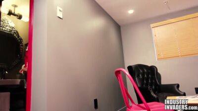 Jayla Foxx - Jayla Gets Big Dick For Xmas - upornia.com