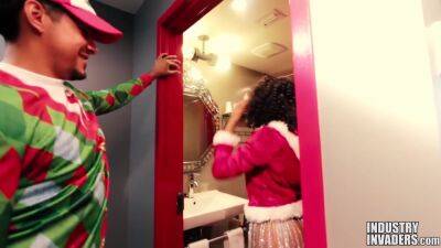 Jayla Foxx - Jayla Gets Big Dick For Xmas - upornia.com