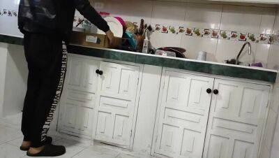 The delivery man comes to my house to deliver an order, I don't have to pay him and I offer him my ass, we end up fucking in the kitchen, he left very happy - xxxfiles.com