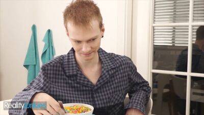 Sexy teen (Winter Jade) sucks nails a massive schlong in the kitchen - sexu.com