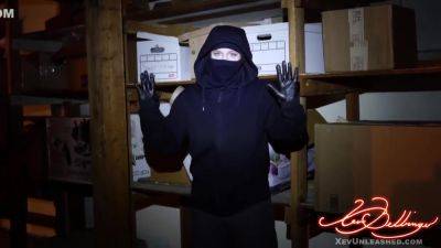 Xevunleashed - Sexy Thief Sucks Her Way Out - hclips.com