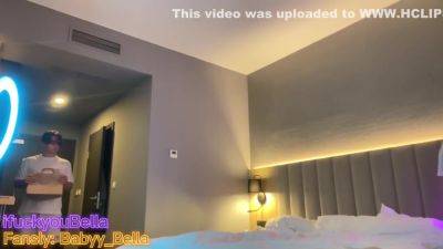 Webcam Girl Sucks Couriers Dick For 6 - hclips.com