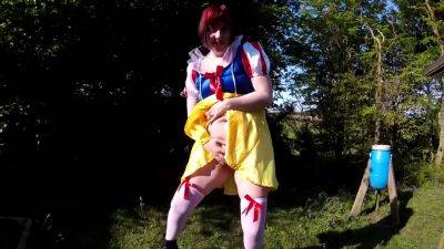 Gets Naughty With Snow White - upornia.com - Britain