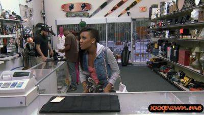 Ghetto Girl Sucks Off And Screwed By Nasty Pawn Keeper - hclips.com