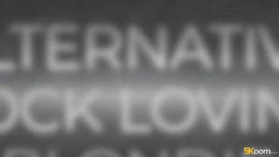 Shooting Loads for a Star - 5KPorn - hotmovs.com