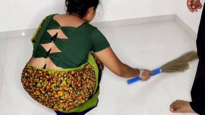 Maid Zadu Laga Rahi Thi Aapni Hi Biwi Ke Samne Thoka - desi-porntube.com - India