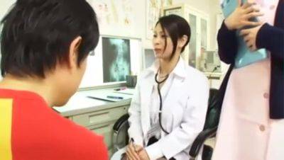 07768 Female doctor & nurse x prank - senzuri.tube
