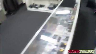 Student Seller Gets A Deal She Loved - hclips.com