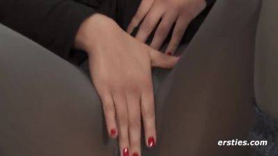 Masturbation Mit Nervenkitzel Vor Dem Fenster Mit Mona - hclips.com