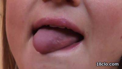 Natural Kitten Is Gaping Slim Fuckbox In Close Up And H - videomanysex.com