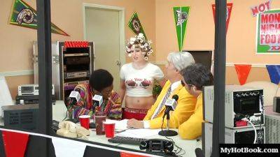 Jaelyn Fox In Has A Bunch Of Cheerleading Girlfriends That - upornia.com