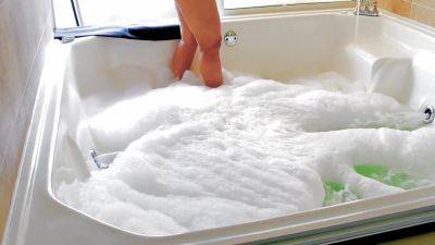 Hot Foamy Jacuzzi Sex With Garabas And Olpr - hclips.com