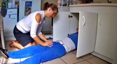 la cliente se tape son plombier a domicile - txxx.com - France