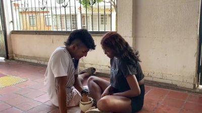 Mi Hermanastra Y Yo Jugamos En El Porche De Casa Alos Retos Calientes - hclips.com - India