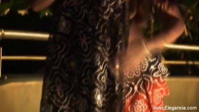 Dancing To The Erotic Music Babe - hotmovs.com - India