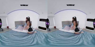 Mells Blanco gets off hard on Master's bed - Hot maid petite with natural tits masturbates in VR - sexu.com