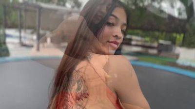 Me Pongo Traviesa En El Trampolin, Te Gusta Mi Pequeno Cono? - upornia.com