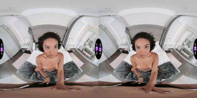 Selva Lapiedra takes a deep pounding at the door in virtual reality - sexu.com