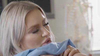 Milf Attack With Jenna Starr And Gogo Fukme - hotmovs.com