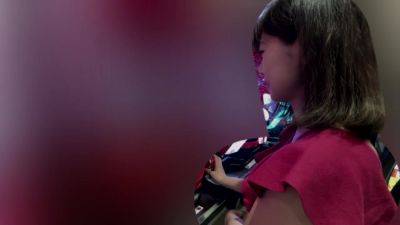 【パチスロ奥様】性欲とギャンブル欲は紙一重！？借金まみれの旦那のために、欲求不満なスレンダー妻がAV出演。「強めに、激しく、奥に挿れて！」 - txxx.com - Japan