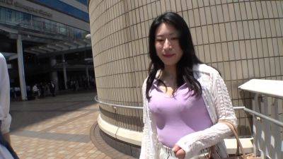 マジ軟派、初撮。 1979 セレブ感と色気漂う巨乳美人！ワインレッドのランジェリーからこぼれる豊潤美ボディ！百戦錬磨のベロテクに骨抜き間違いなし！ - txxx.com - Japan