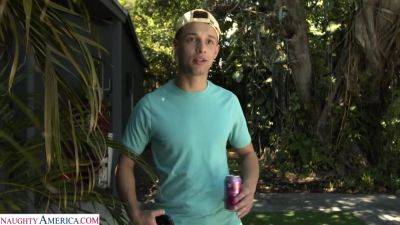 Elana Bunnz - Gets Her Big Natural Tits Oiled Up And Her - hotmovs.com