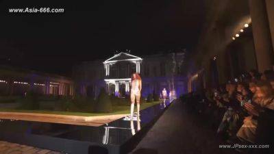 Braless Trends in Women's Fashion Style Compilation for Adventurous Dressers.5 - hotmovs.com