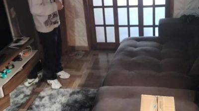 Naughty Married Woman Drops Towel To Seduce Delivery Man! - hclips.com