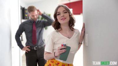 Venus Vixen In Working Extra For A Bonus - upornia.com