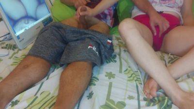 Wide Hips - Meio Irmao Assiste Porno Com Meia Irma E Ela Gosta De Foder 5 Min - hclips.com