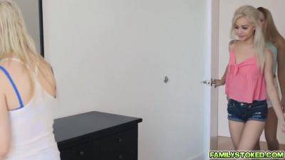 Teen Elsa Got Her Pussy Licked - videomanysex.com