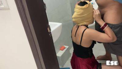 Devar Ne Bhabhi Ko Bathroom Mein Piche Se Pakad Aur Kardi Bhabhi Ki Chut Chudai - Devar Bhabhi And Li Ya - hclips.com - India