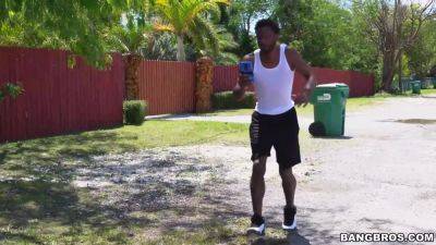 Brunette Fucks In The Garden With A Black Man - upornia.com