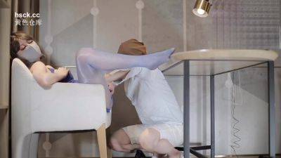 He Seems To Like Licking My Stockings - hclips.com