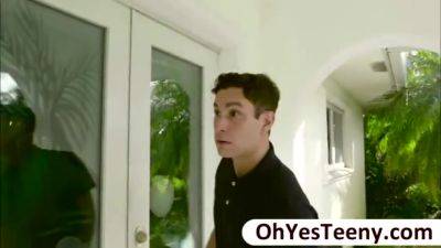 Hottie Babe Cadence Finds A Thrilling Feeling To Big Si - upornia.com