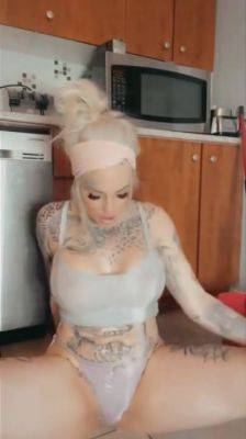 Goddess Hot Way Of Cleaning The Kitchen - Pornhubcom - hotmovs.com