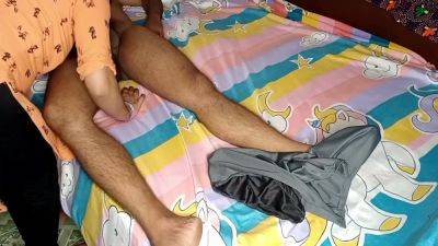 Malik Ne Maid Ko Room Clean Karne Ka Bhane Krke Chudai Kiya - desi-porntube.com - India