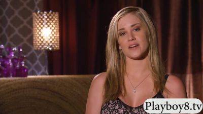 Group Of Swingers Enjoyed Massive Orgy In The Bedroom - videomanysex.com