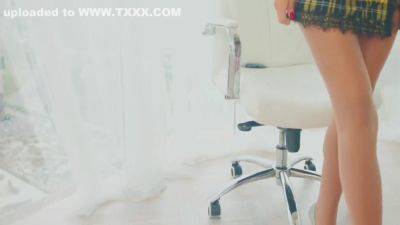 A Sensual Ride In Nylon Tights And High Heels - hotmovs.com