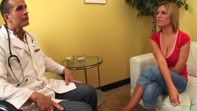 Bouncing Big Natural Tits Of A Cutie With A Pierced Tummy - upornia.com