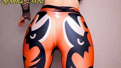 In Spandex Leggings Shakes Her Ass And Rides A Big Ribbed Dildo - hclips.com