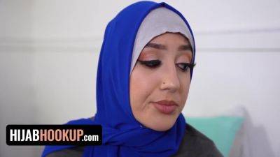 Violet Gems - Violet Gems, Mardi Gras And Pretty Face In Muslim Babe Celebrates With Sloppy Cumshot On Her - upornia.com