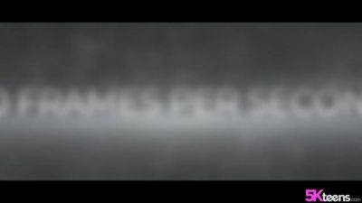 Squirting Teen - 5KPorn - hotmovs.com