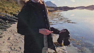 Sex On A Public Beach Will Warm You Up In Freezing Cold Weather! - hclips.com