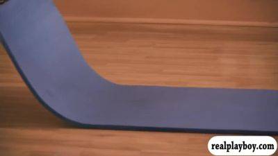 Huge Boobies Blondie Babe Teaches Basic Yoga While Nude - upornia.com