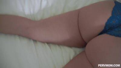 Gives Blowjob To Big Cock With Hot Milf - upornia.com