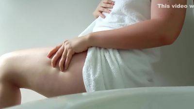 In A Towel Masturbating With A Big Dildo - hclips.com