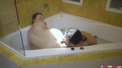 Charlie Forde - Amber Rose Charlie Forde Squirt Toy - videomanysex.com