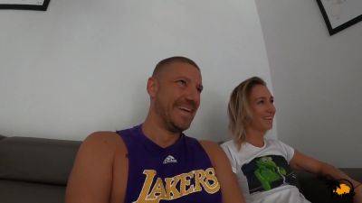 Amateur Couple Goes Wild While Watching Stand-up Show - upornia.com